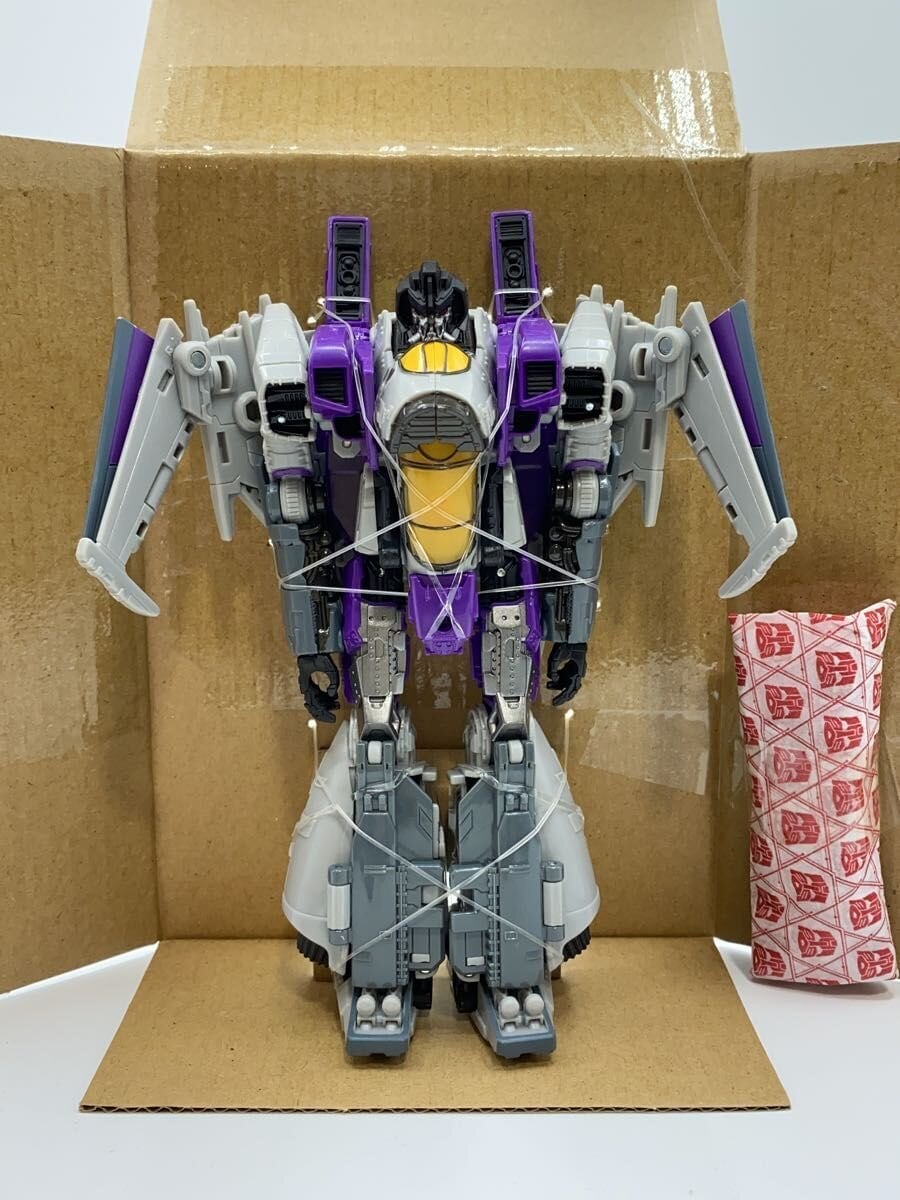 TAKARA TOMY Figure