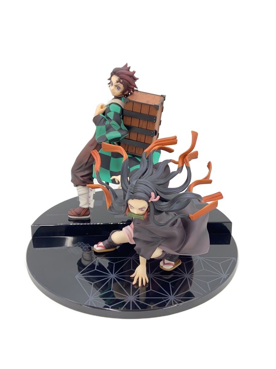 Mega House Figure - Comic & Anime