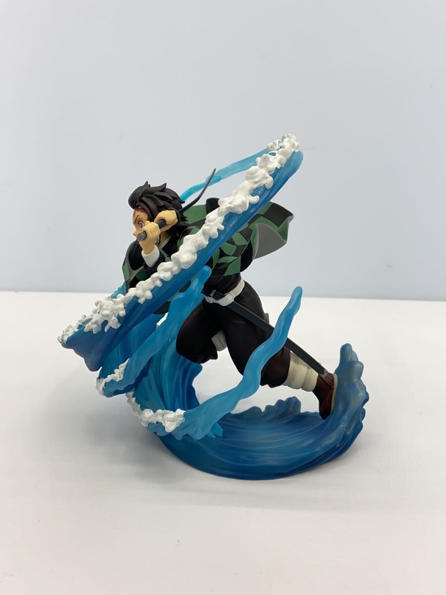 BANDAI SPIRITS Figuarts Tanjiro Kamado (Demon Slayer: Kimetsu no Yaiba)