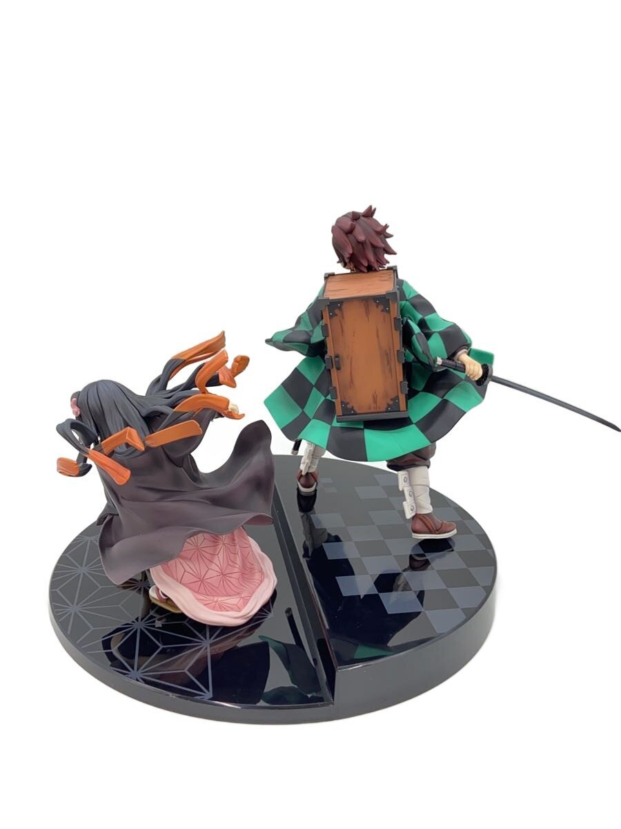 Mega House Figure - Comic & Anime