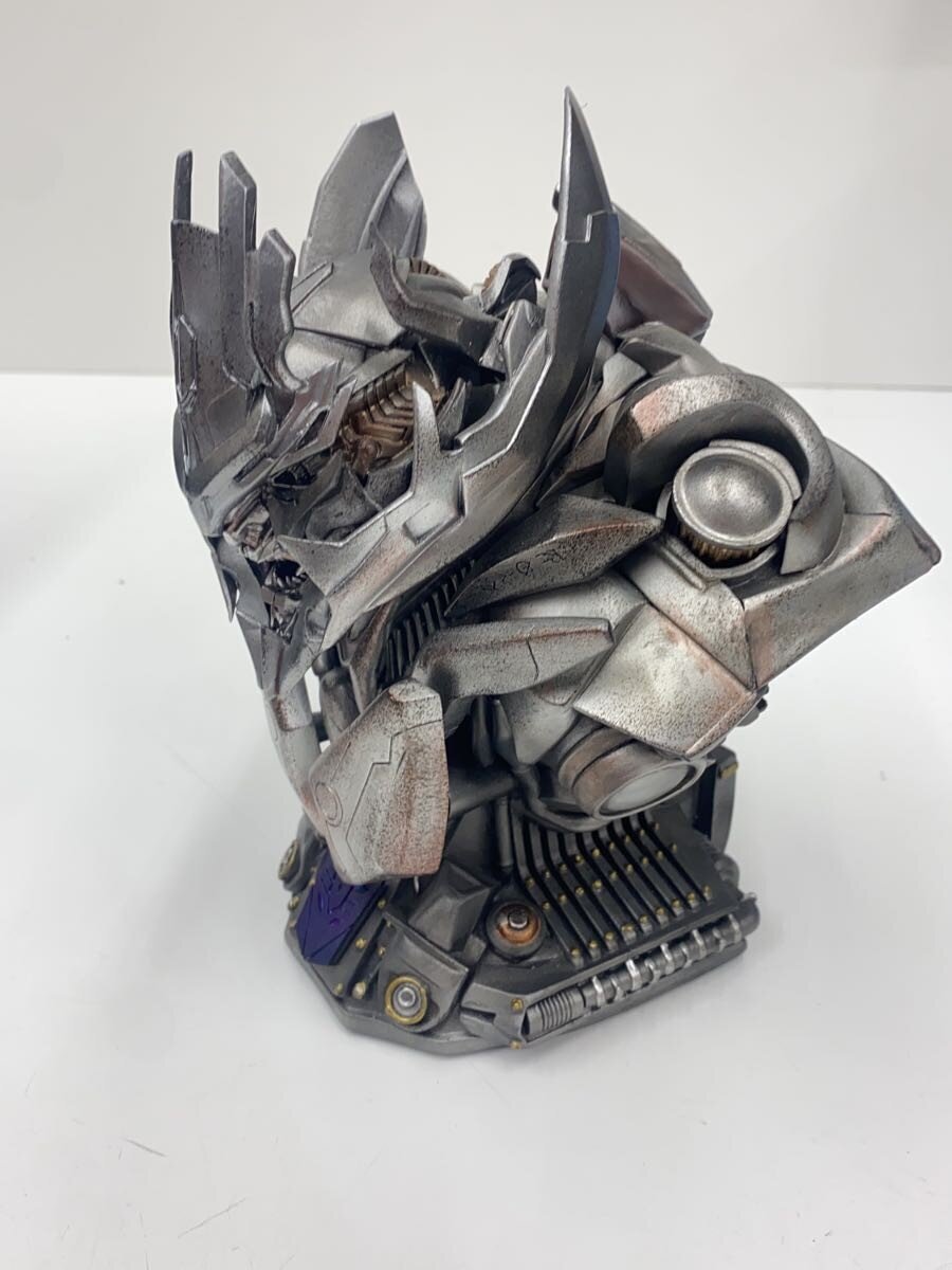 TAKARA TOMY Figure