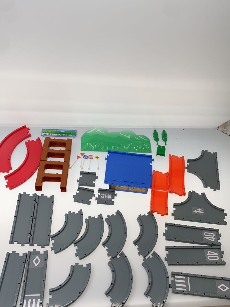 TAKARA TOMY Tomica Town Town Road Set (parts missing)