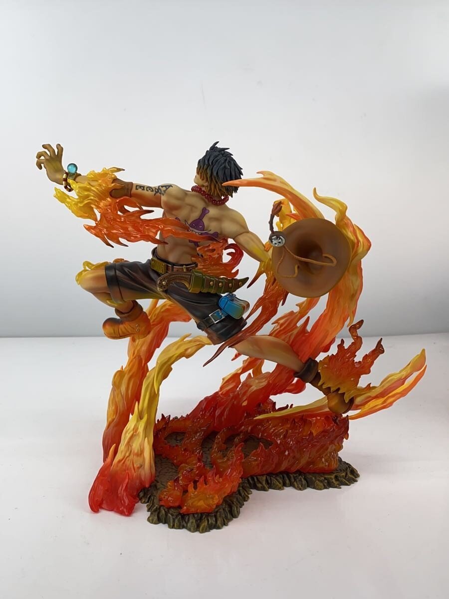 Mega House Figure