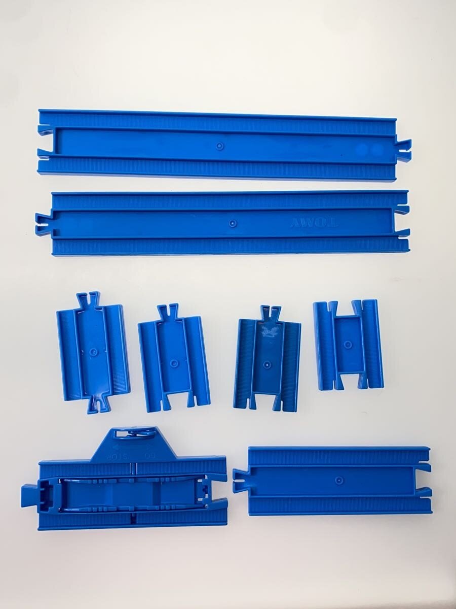 TAKARA TOMY Plarail Basic Rail Set - Makes 10 Layouts