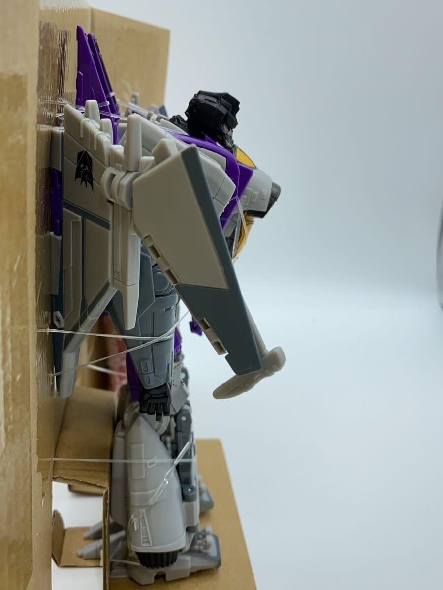 TAKARA TOMY Figure