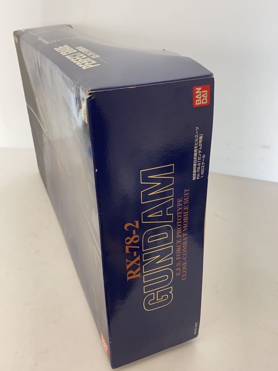 BANDAI 1/60 PG RX-78-2 Gundam Unit 2 (Earth Federation Forces Mobile Suit)