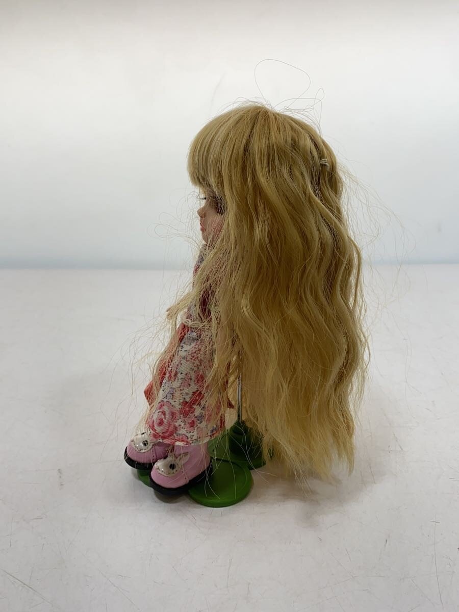 TAKARA TOMY Middie Blythe 'Dainty Medu' Figure