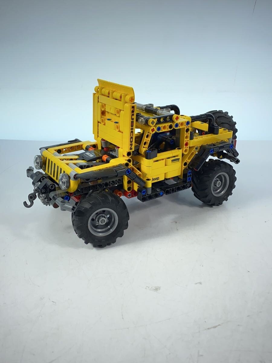 LEGO TECHNIC Jeep 42122 (assembled, sold as-is, parts not checked)