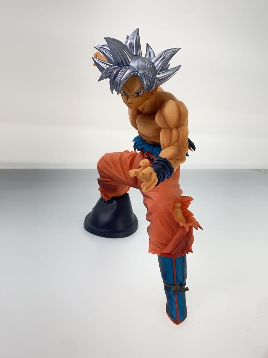 MAXMATIC Son Goku (Ultra Instinct) Figure