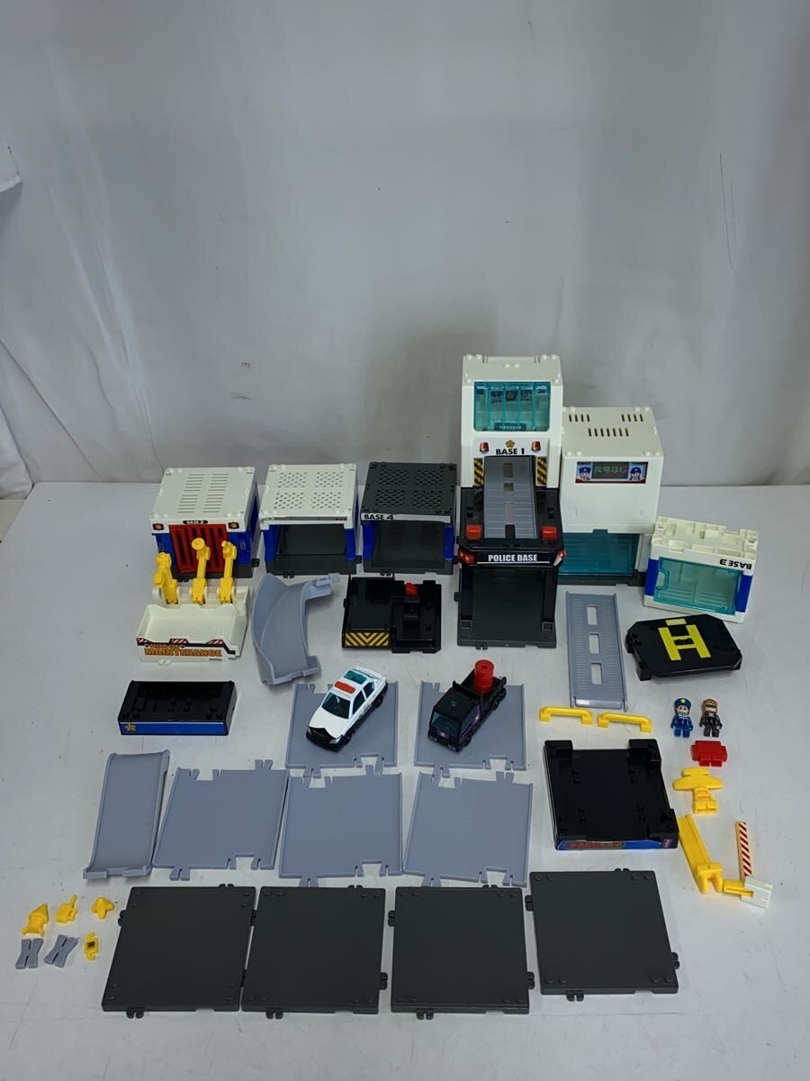 TAKARA TOMY Tomica Town "Case Solved!" DX Police Base