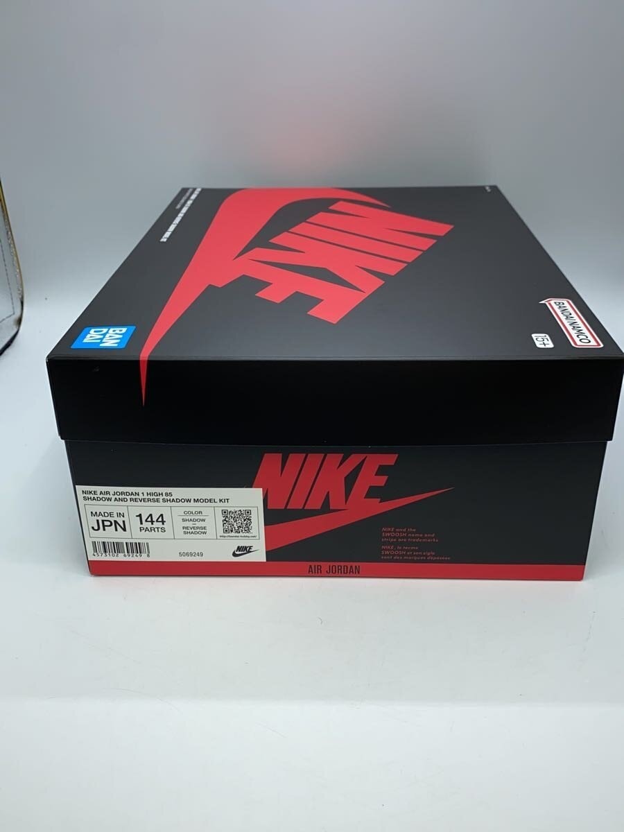 BANDAI × NIKE Model Kit