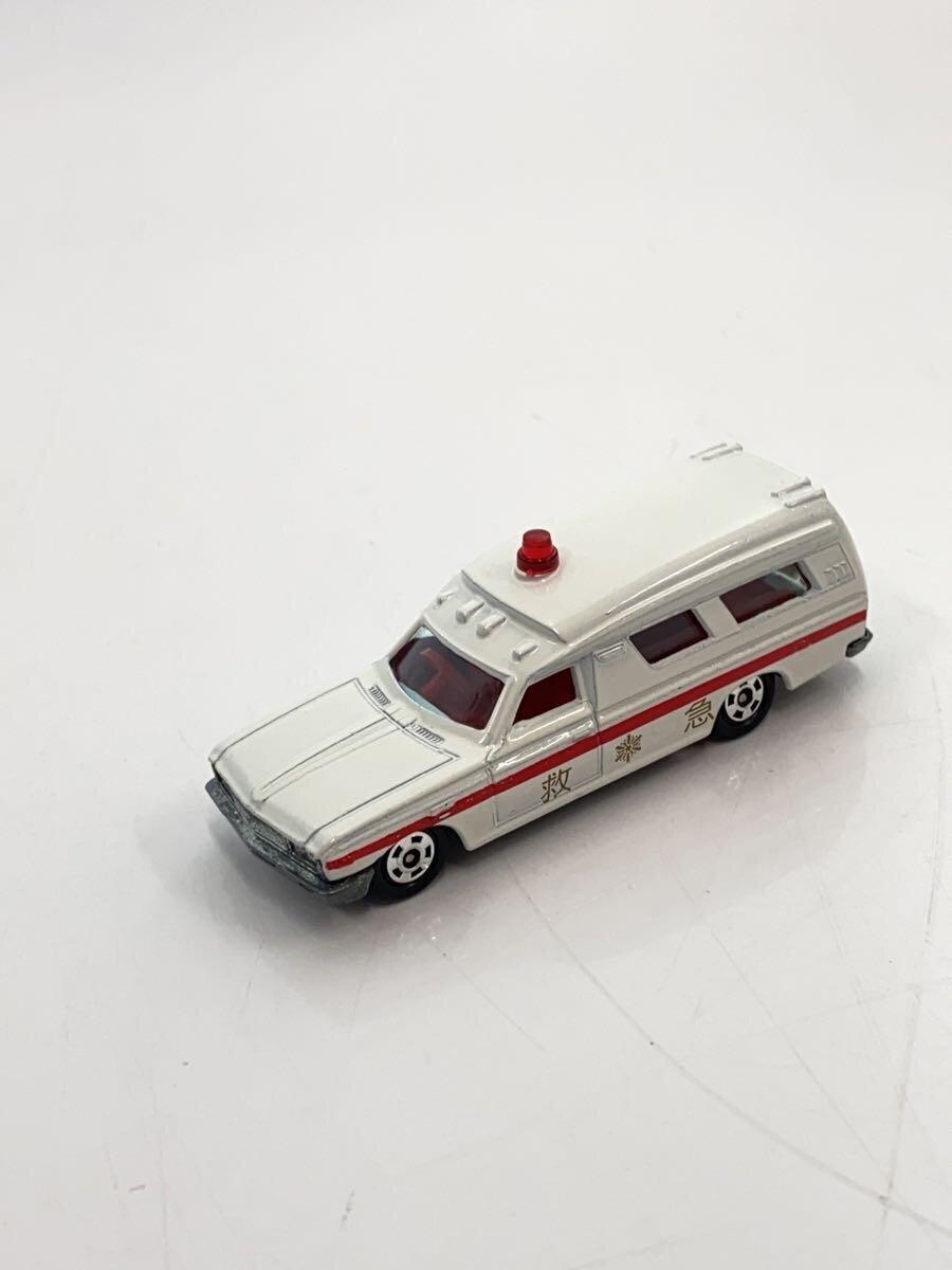 TAKARA TOMY Tomica Toyota Ambulance (Tomica No. 40)