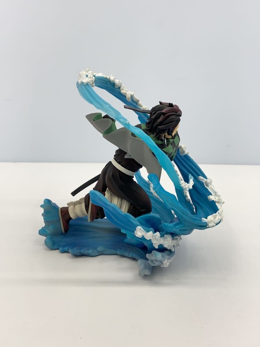 BANDAI SPIRITS Figuarts Tanjiro Kamado (Demon Slayer: Kimetsu no Yaiba)