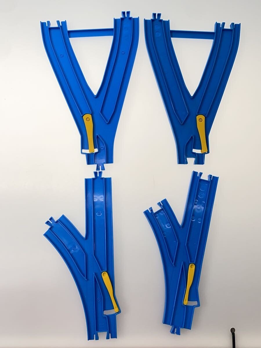 TAKARA TOMY Plarail Basic Rail Set - Makes 10 Layouts
