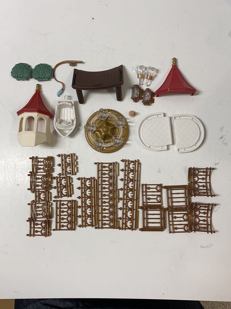 EPOCH Sylvanian Families Sparkling Waterside Red-Roof House (WHT)