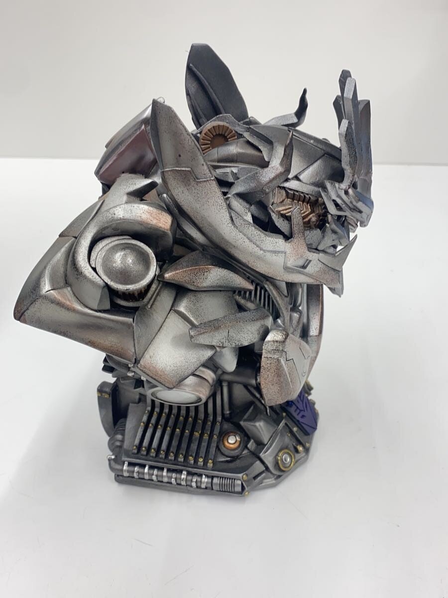 TAKARA TOMY Figure
