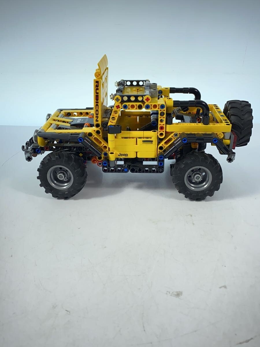 LEGO TECHNIC Jeep 42122 (assembled, sold as-is, parts not checked)