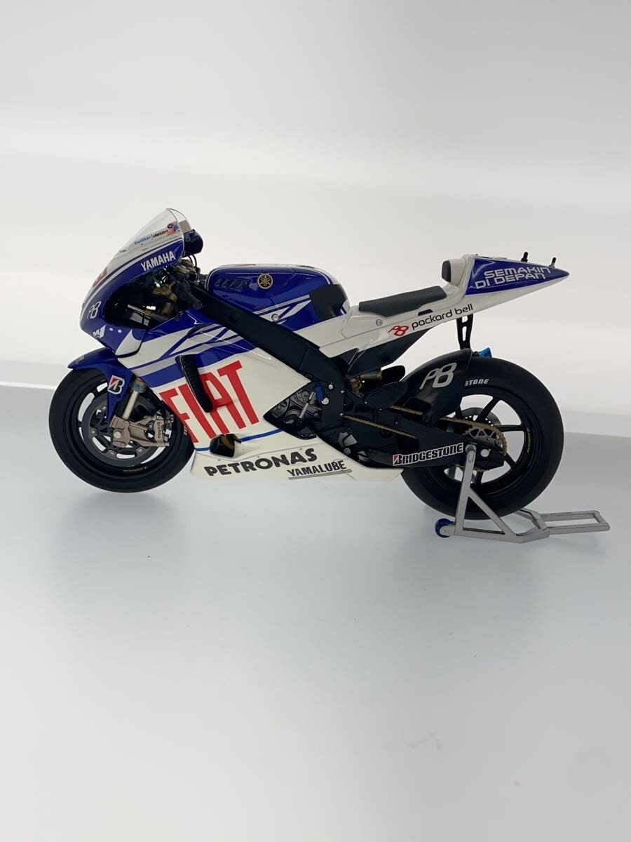 MINICHAMPS 1:12 Yamaha YZR-M1 Fiat Yamaha MotoGP 2010 #99 (122103099)