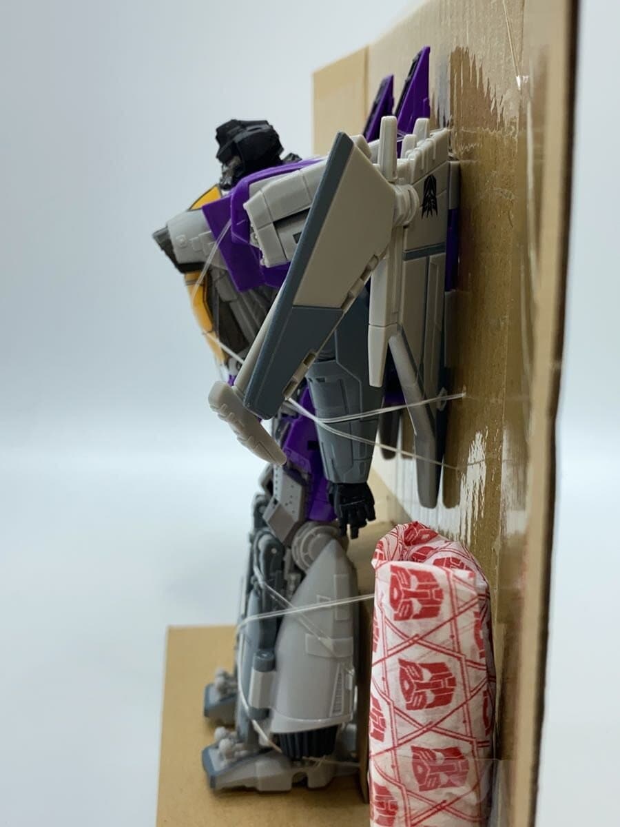 TAKARA TOMY Figure