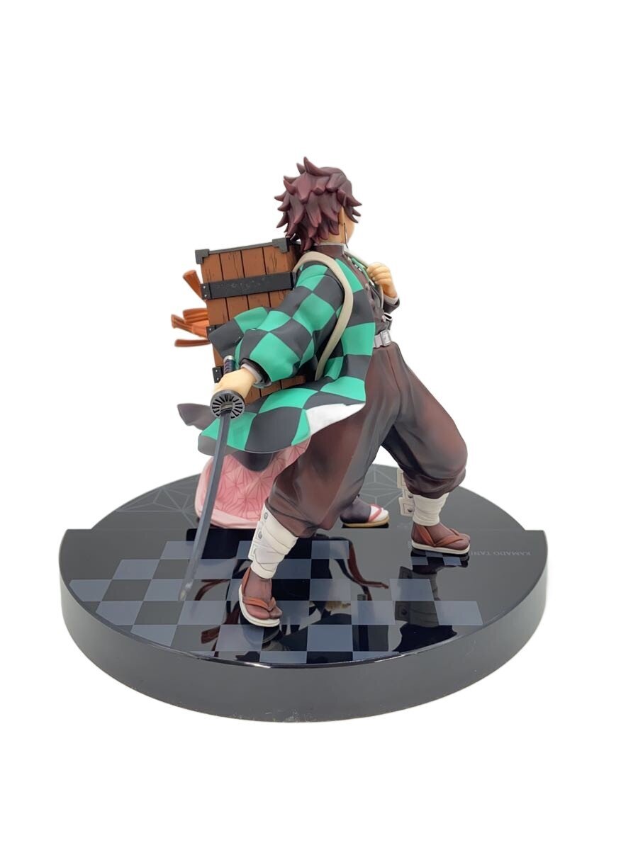 Mega House Figure - Comic & Anime