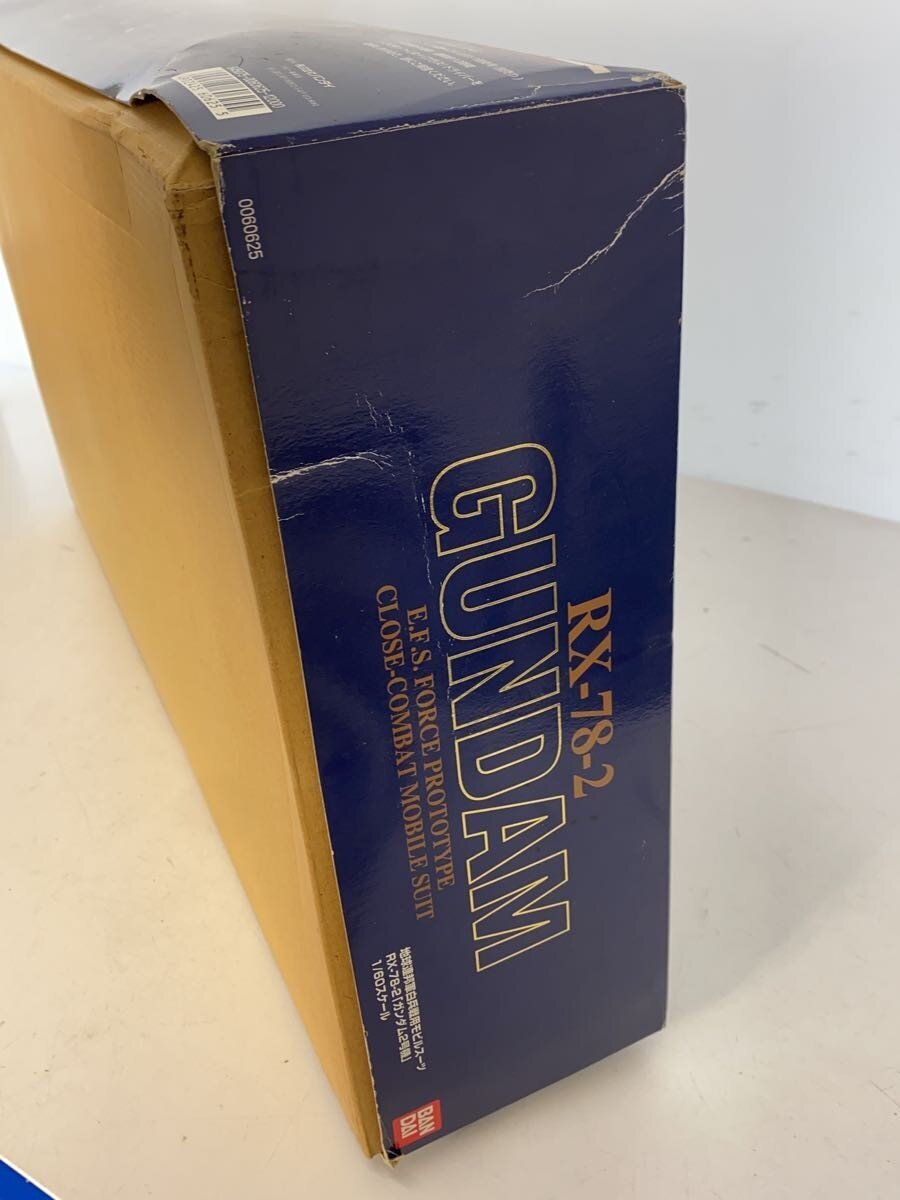 BANDAI 1/60 PG RX-78-2 Gundam Unit 2 (Earth Federation Forces Mobile Suit)