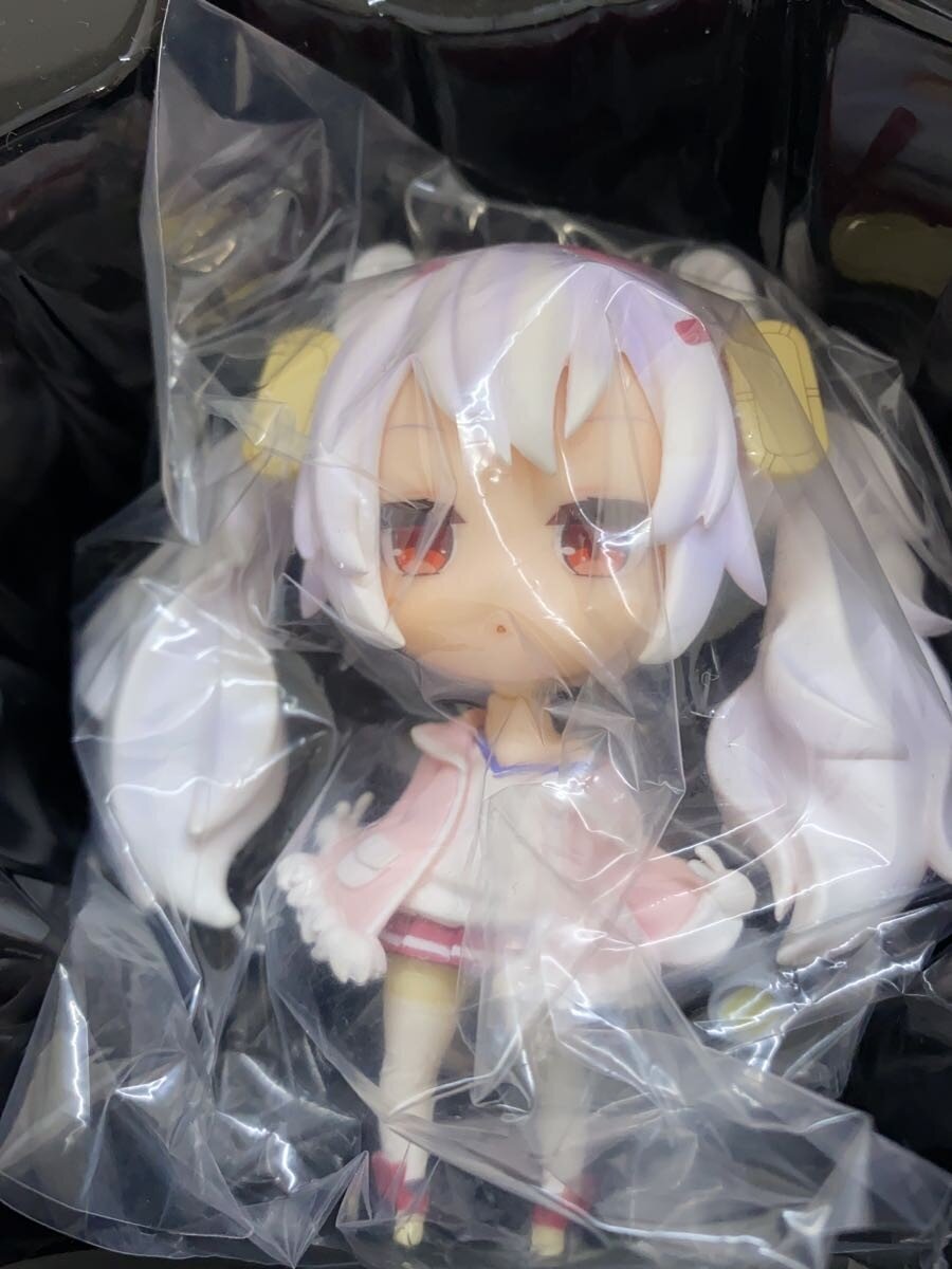 Other Brand Game Figures (2 Figures + 2 Keychains)