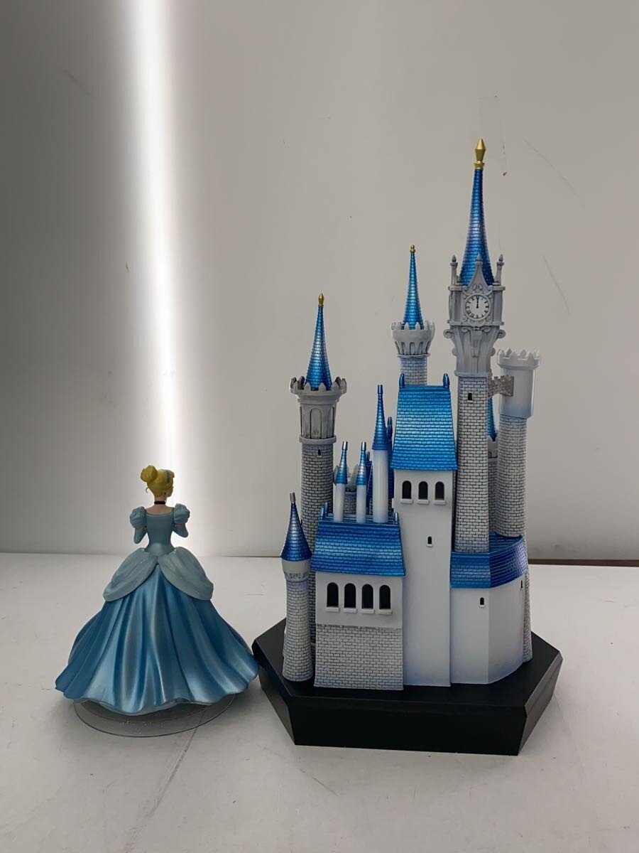 Disney Cinderella Castle & Cinderella Figure