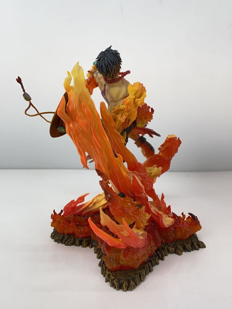 Mega House Figure
