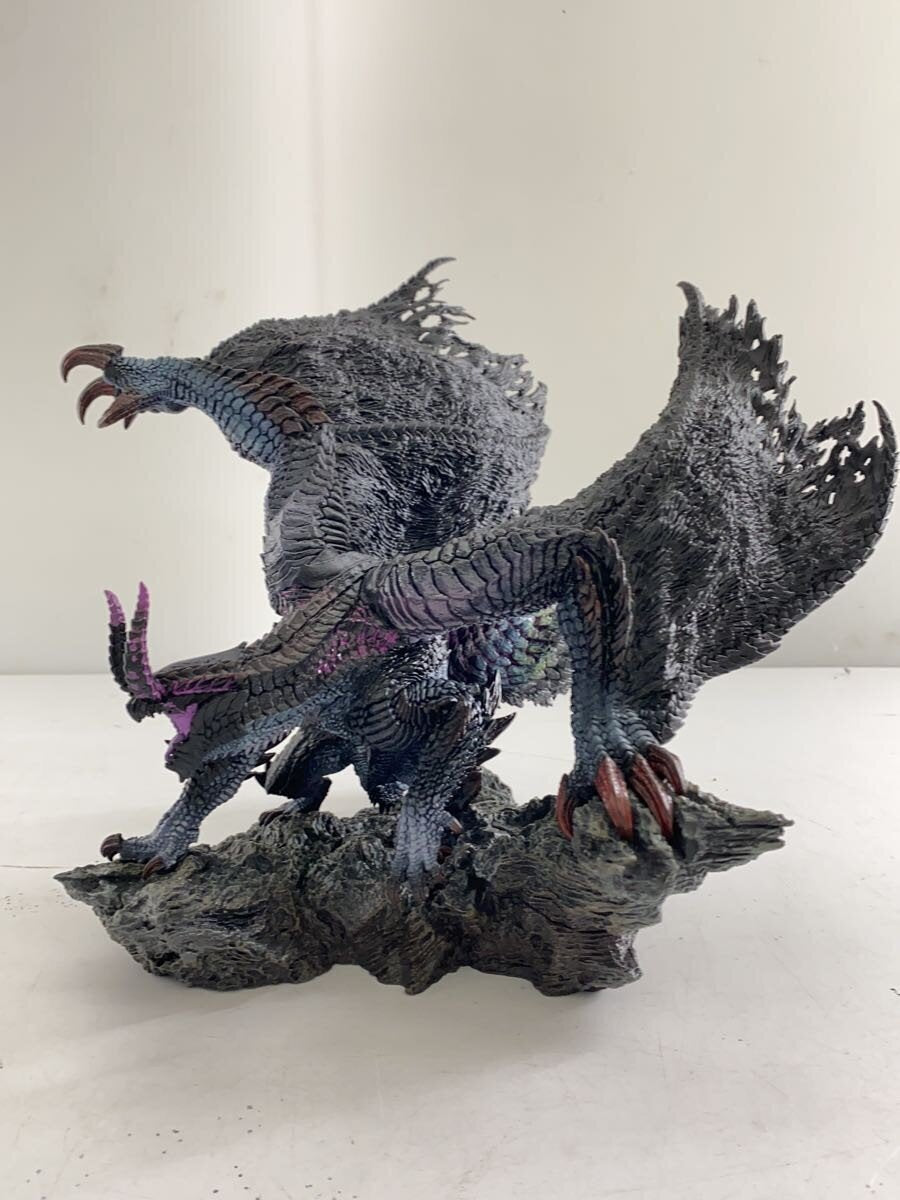 CAPCOM Monster Hunter Gore Magala Figure