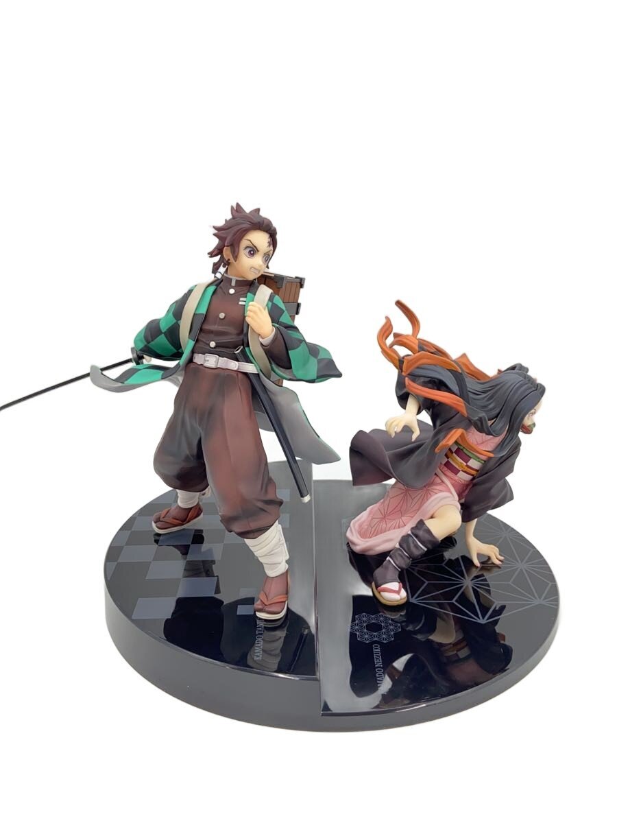 Mega House Figure - Comic & Anime