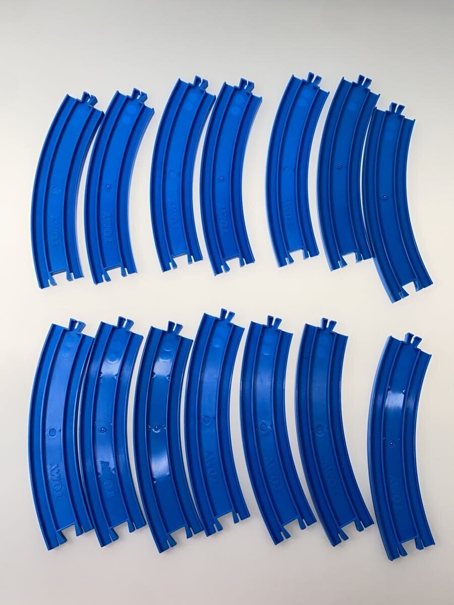 TAKARA TOMY Plarail Basic Rail Set - Makes 10 Layouts