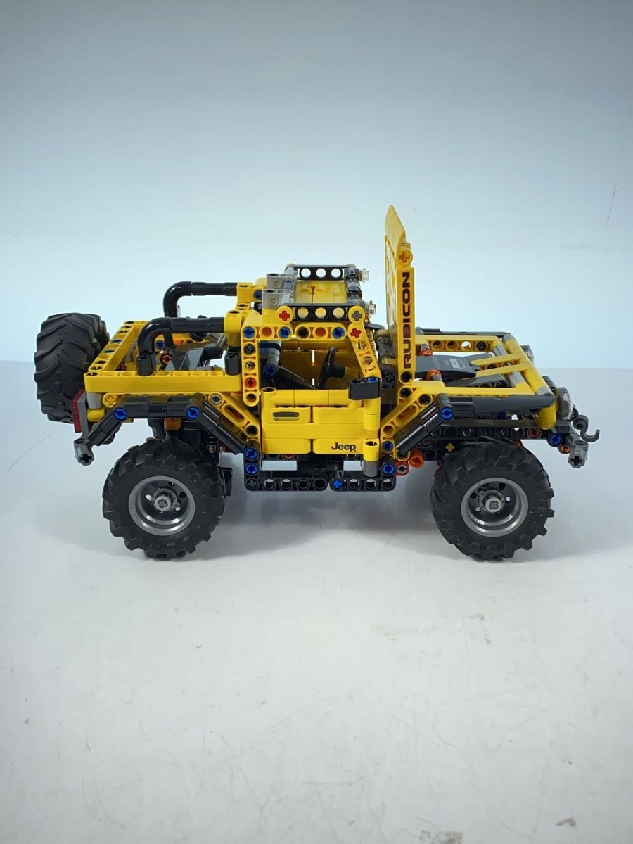 LEGO TECHNIC Jeep 42122 (assembled, sold as-is, parts not checked)