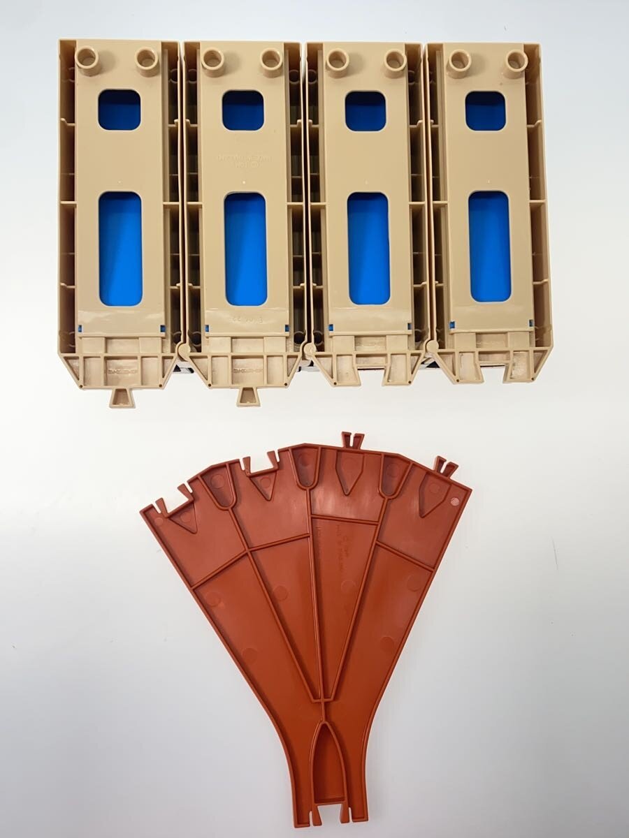 TAKARA TOMY Plarail Foldable Thomas Engine Shed (Body Only)
