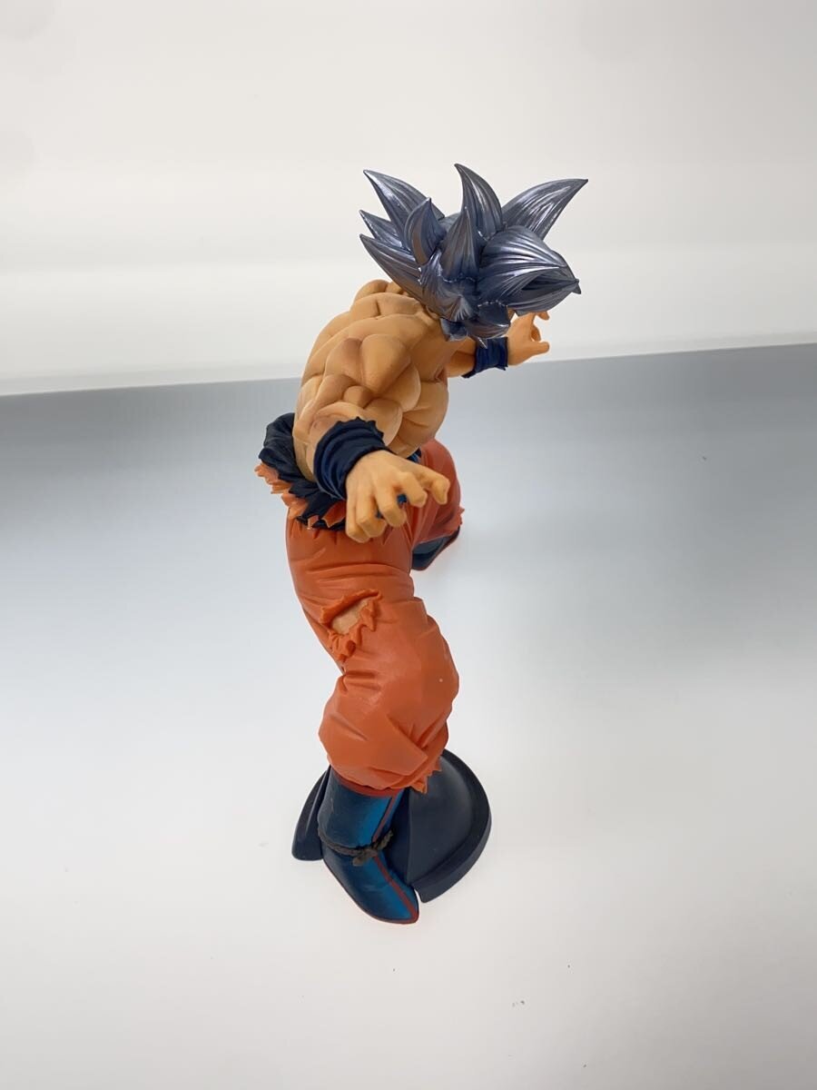 MAXMATIC Son Goku (Ultra Instinct) Figure