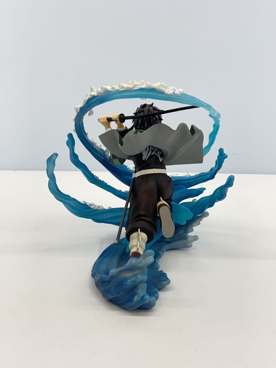 BANDAI SPIRITS Figuarts Tanjiro Kamado (Demon Slayer: Kimetsu no Yaiba)