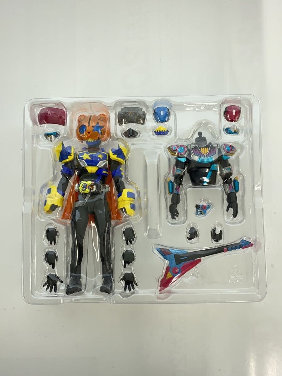 BANDAI SPIRITS S.H.Figuarts Kamen Rider Geats (Punk Jack Monster Form / Beat Form)