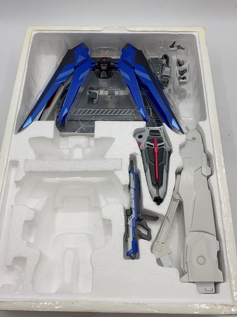 BANDAI METAL BUILD Freedom Gundam COMCEPT2