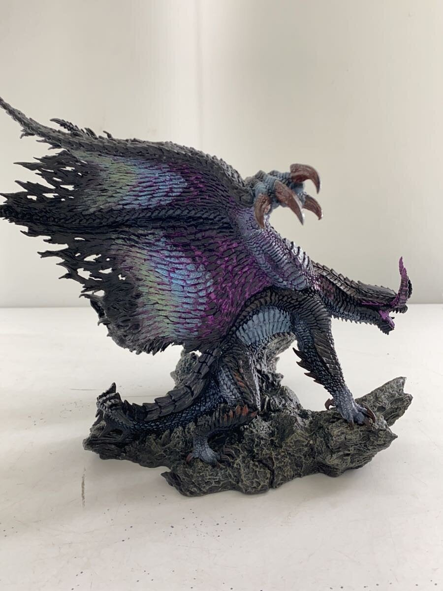 CAPCOM Monster Hunter Gore Magala Figure