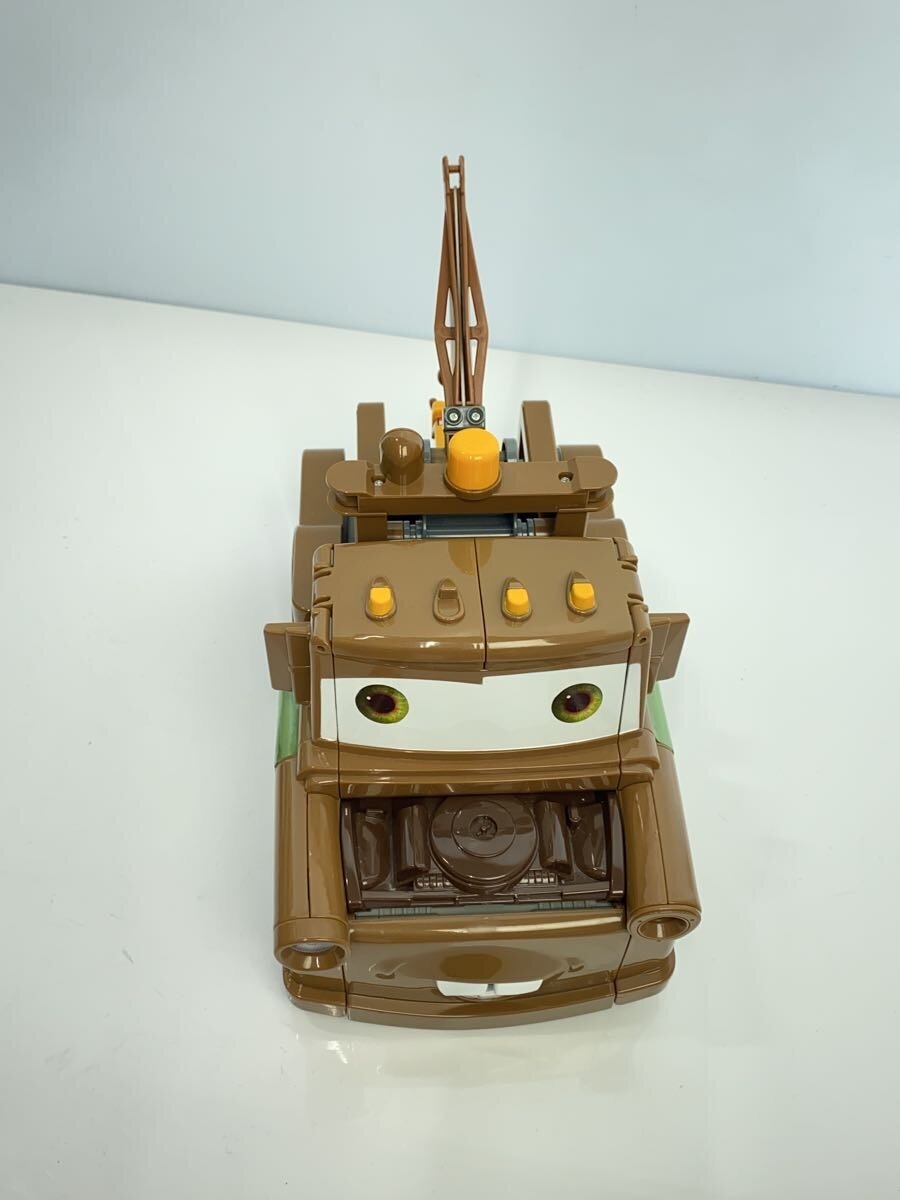 TAKARA TOMY Cars: Mater (Transforms into Base)
