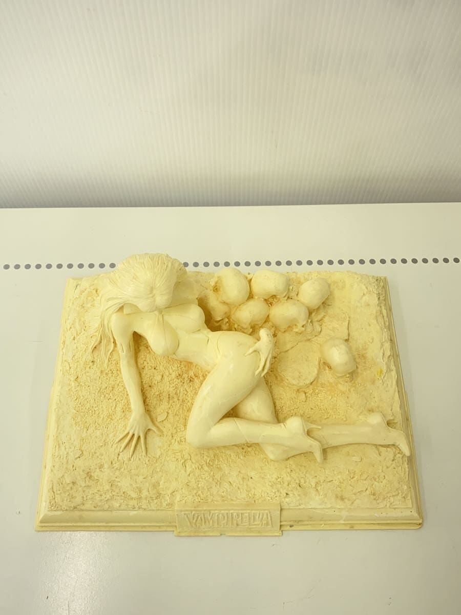 Unbranded VAMPIRELLA Figure — 1970s Resin Unpainted, Missing Arm (vintage)
