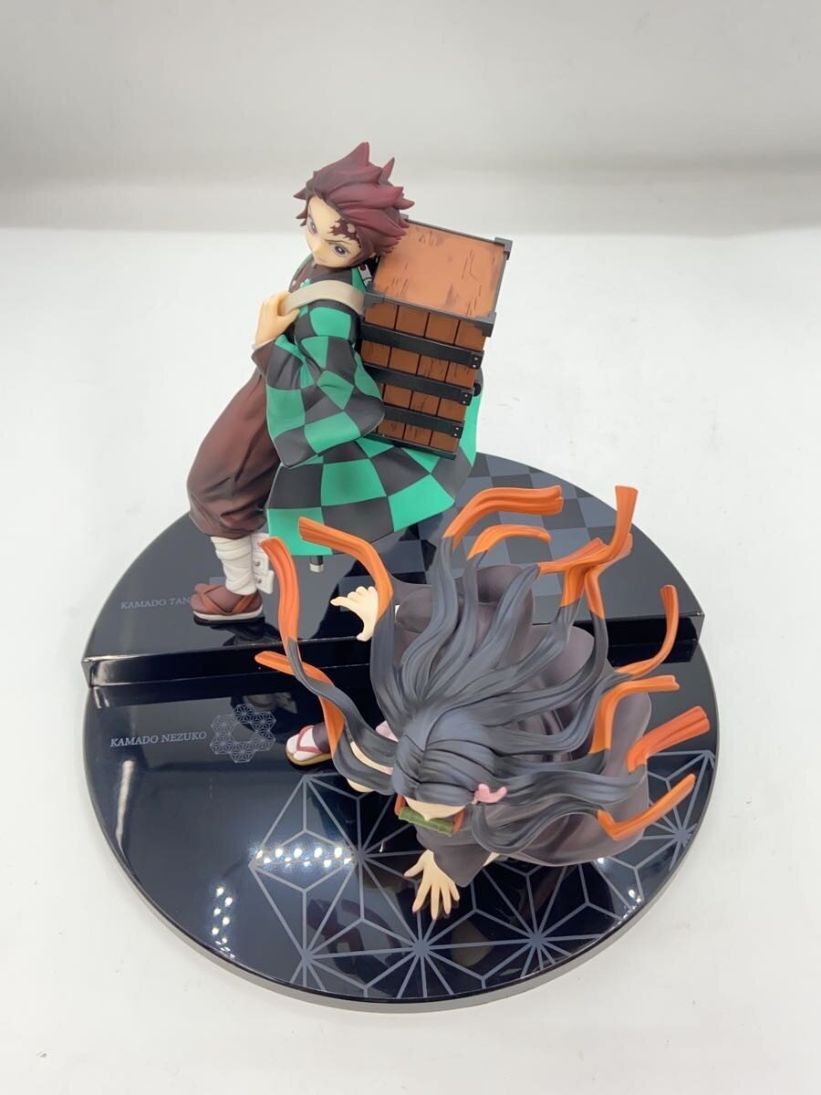 Mega House Figure - Comic & Anime