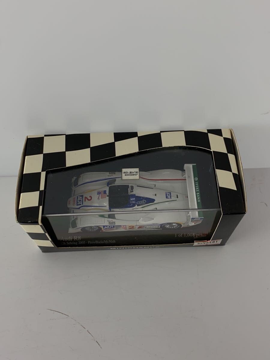 MINICHAMPS Die-cast Car (White) 400 051302