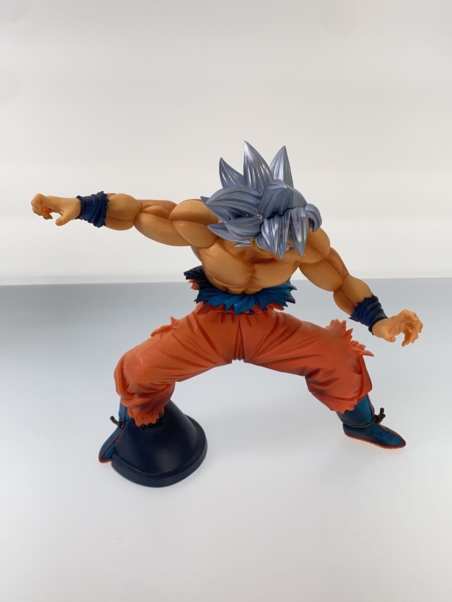 MAXMATIC Son Goku (Ultra Instinct) Figure