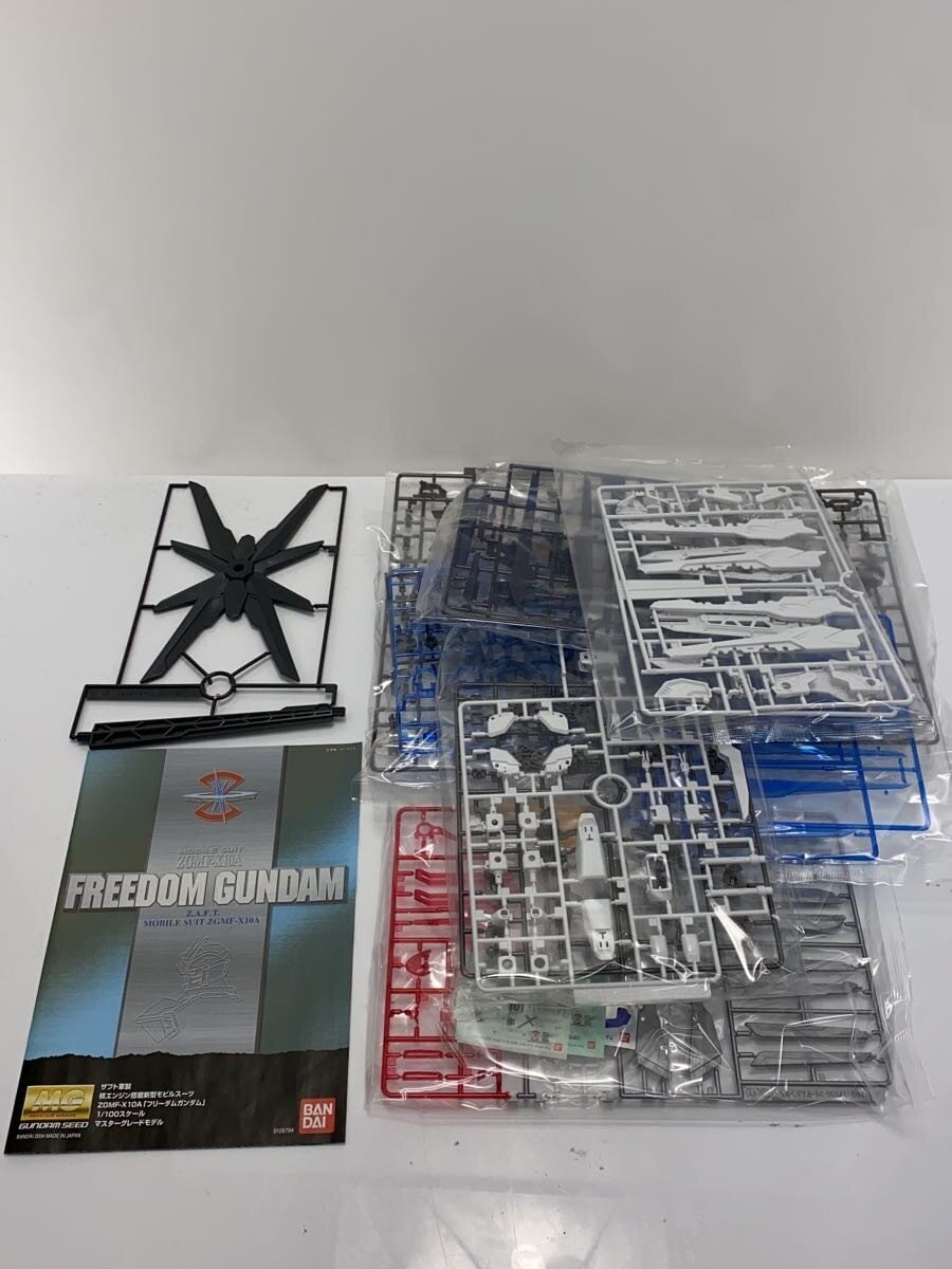 BANDAI MASTER GRADE Gunpla Plastic Model