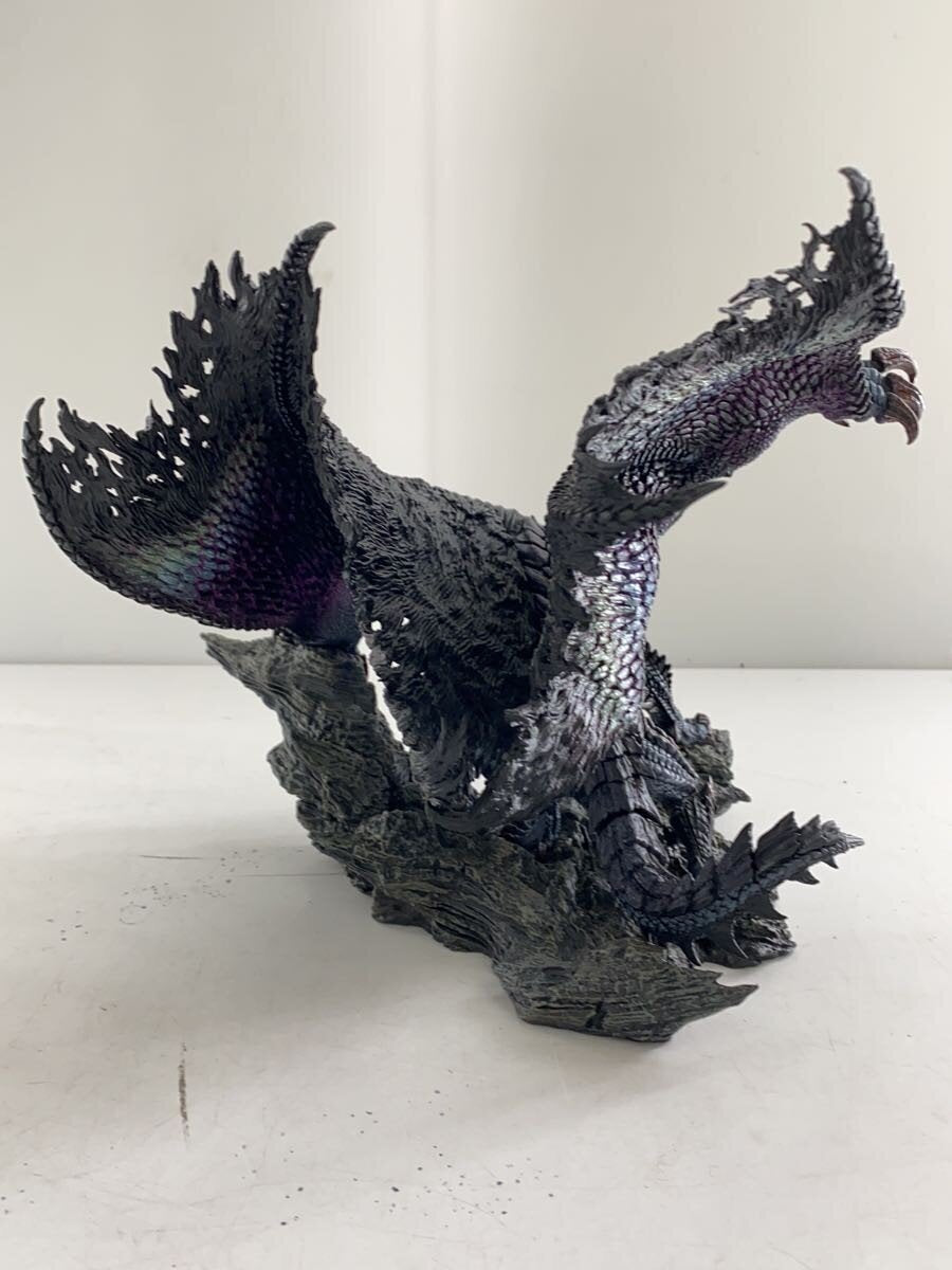 CAPCOM Monster Hunter Gore Magala Figure