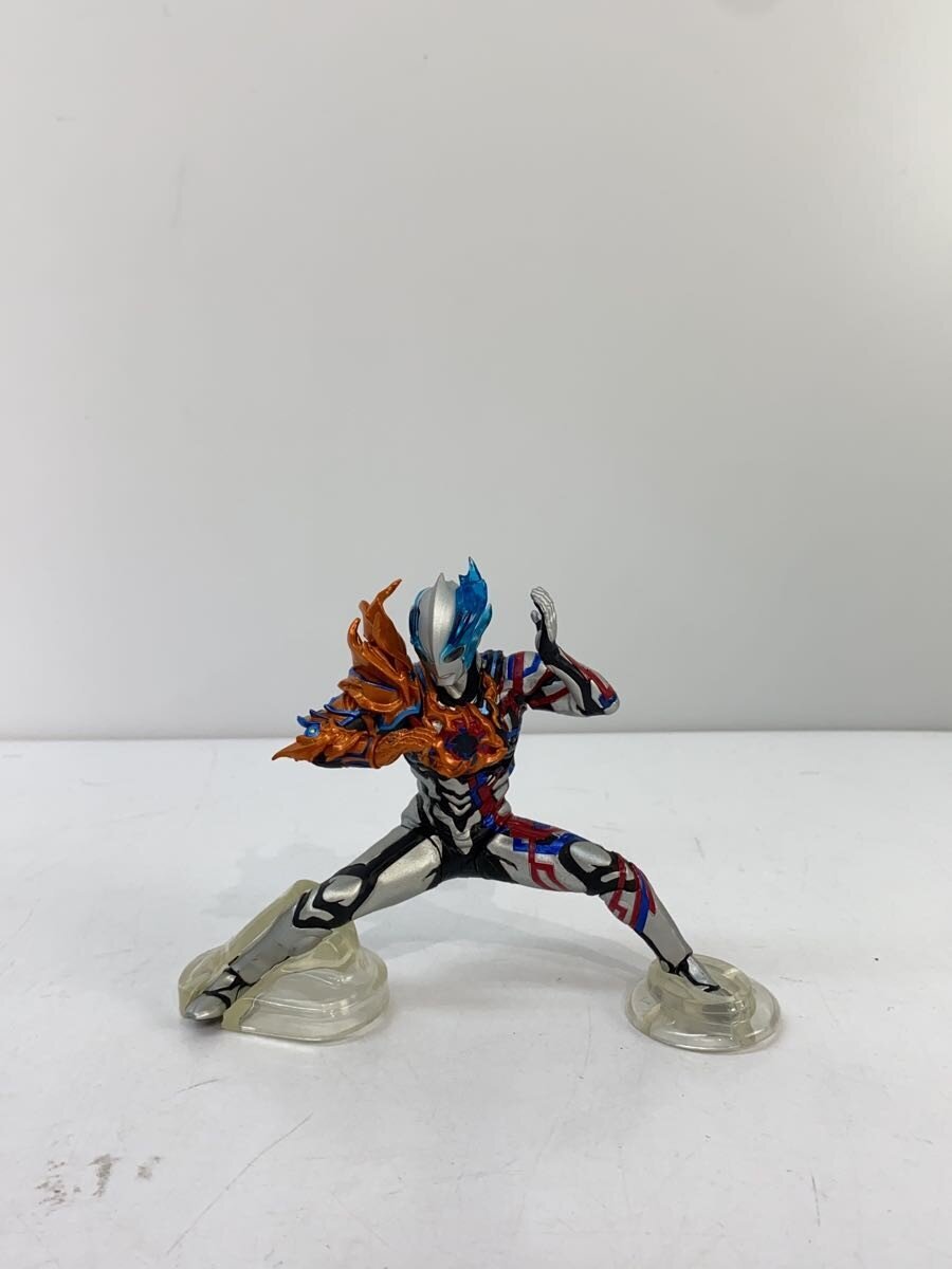 BANDAI Ultimate Luminus Premium Ultraman Blazer
