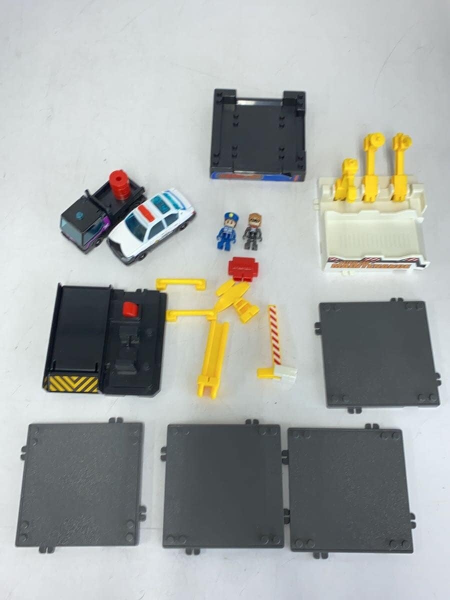 TAKARA TOMY Tomica Town "Case Solved!" DX Police Base