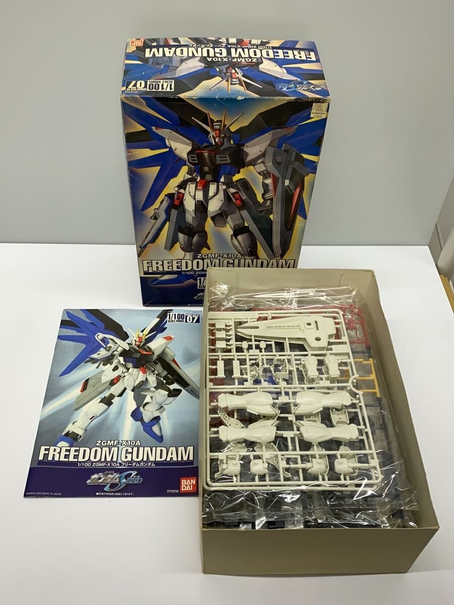 BANDAI Gunpla Plastic Model