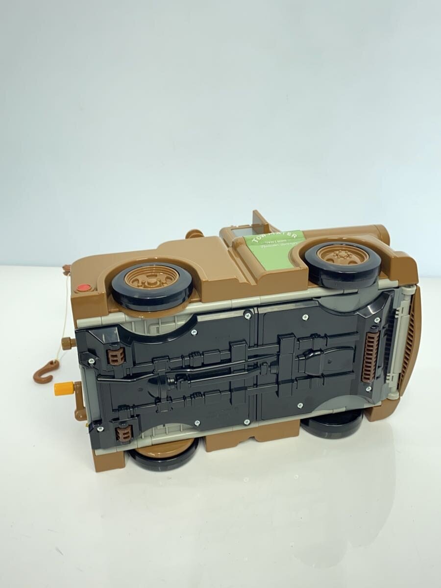 TAKARA TOMY Cars: Mater (Transforms into Base)