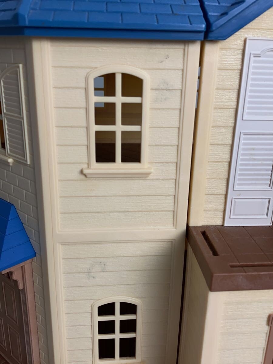 EPOCH Sylvanian Families Blue-Roof House with Carport Deluxe Set